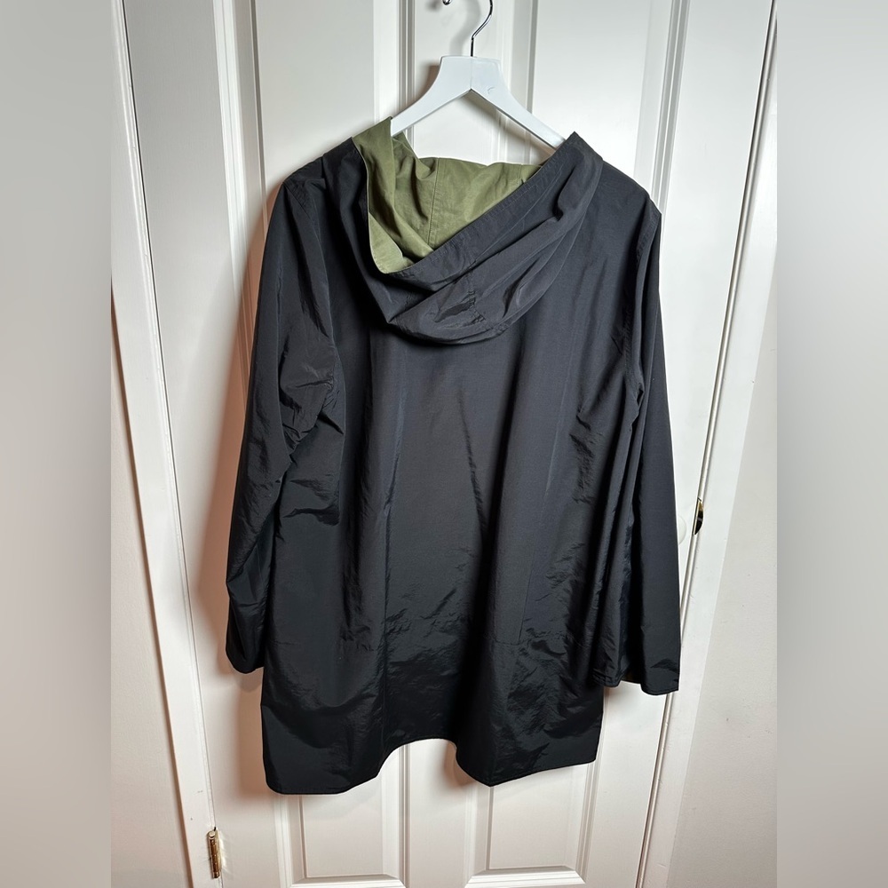 Eileen Fisher Black and green reversible Hooded Raincoat - Picture 2 of 10